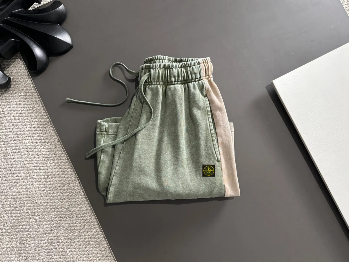 Next day shipping P460 Stone lsland/stone island high quality 2025 spring and summer new casual heavy industry suit exclusively developed by yb! High quality production! Imported custom-made fabrics for foreign orders, with high breathability and comfort, impeccable details, brand element design concept, delicate and soft feel! It presents a casual cut and the upper body shape is great! On sale simultaneously on the official website! From a high-end men's positioning brand, the low-key luxury taste is irresistible! Exquisite workmanship and impeccable quality! The overall style is simple, fashionable and timeless, fully meeting the requirements of stylish and tasteful dressing! Size: S-XXL